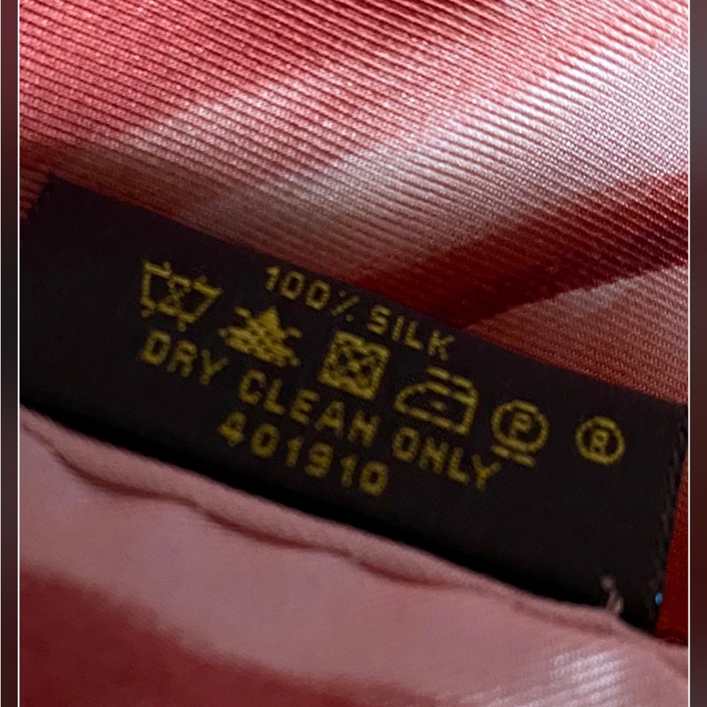 Louis Vuitton Paris silk 🧣 NWOT Pink 💯 Silk Scarf - Picture 5 of 6